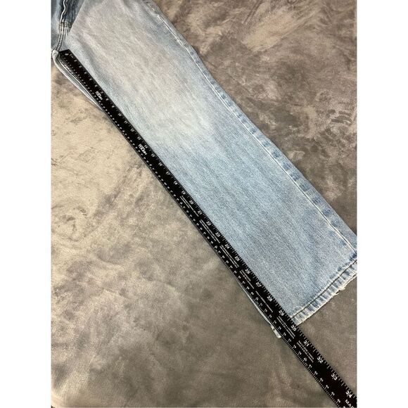 St Johns Bay Jeans Womens 10 Blue Denim Straight Leg Relaxed Faded Medium Wash - Picture 9 of 10